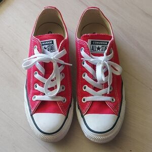 Converse Red and White Chuck Taylor Sneakers Unisex Women's Size 6/Men's Size 4